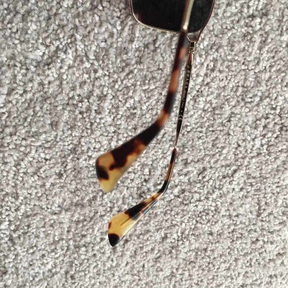 Prada - Picture 4 of 4